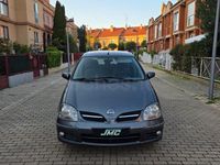 Usado Nissan Almera Tino Comfort 114 CV (83 kW) 2003 Gris / plata Monovolumen