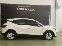 Usado Seat Arona Style 110 CV (80 kW) 2023 Blanco SUV