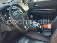 Usado Peugeot 5008 Family 112 CV (82 kW) 2012 Rojo Monovolumen