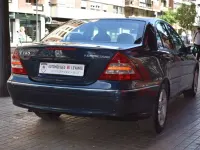 Usado Mercedes C180 Elegance 143 CV (105 kW) 2005 Azul Berlina