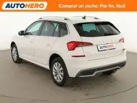 Usado Skoda Kamiq Ambition 95 CV (69 kW) 2022 Blanco SUV