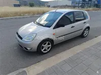 Usado Ford Fiesta Ambiente 68 CV (50 kW) 2002 Gris / plata Utilitario