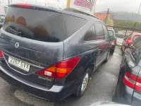 Usado SsangYong Rodius Limited 165 CV (121 kW) 2010 Gris / plata Monovolumen