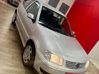 Usado VW Polo Highline 75 CV (55 kW) 2002 Gris / plata Berlina