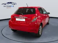 Usado Toyota Yaris Active 90 CV (66 kW) 2012 Rojo Utilitario