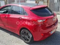 Usado Hyundai i30 90 CV (66 kW) 2015 Rojo Berlina