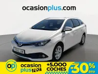 Usado Toyota Auris Hybrid Active 136 CV (100 kW) 2015 Blanco Familiar