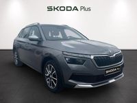 Usado Skoda Kamiq 110 CV (80 kW) 2022 Gris / plata SUV