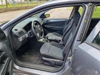 Usado Opel Astra Enjoy 120 CV (88 kW) 2007 Gris / plata Familiar
