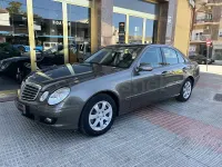 Usado Mercedes E200 Classic 136 CV (100 kW) 2007 Marrón Berlina