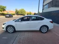 Usado Opel Astra Business 110 CV (80 kW) 2016 Blanco Berlina