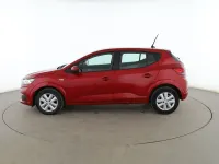 Usado Dacia Sandero Comfort 91 CV (66 kW) 2022 Rojo Berlina