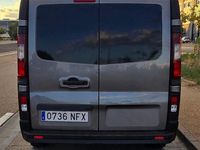 Usado Renault Trafic 115 CV (84 kW) 2015 Gris / plata Monovolumen