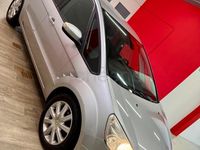 Begagnad Ford S-MAX Trend 140 HK (102 kW) 2007 Grå Minibuss