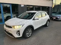 Usado Kia Stonic 100 CV (73 kW) 2022 Blanco SUV