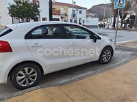 Usado Kia Rio 75 CV (55 kW) 2017 Blanco Berlina