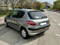 Usado Peugeot 206 75 CV (55 kW) 2000 Gris / plata Berlina