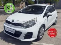 Usado Kia Rio 84 CV (61 kW) 2015 Blanco Berlina