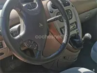 Usado Citroën Xsara Picasso 95 CV (69 kW) 2002 Gris / plata Monovolumen