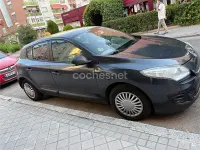 Usado Renault Mégane Authentique 90 CV (66 kW) 2012 Gris / plata Berlina