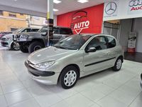Usado Peugeot 206 69 CV (50 kW) 2005 Plateado Utilitario