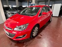 Usado Opel Astra Excellence 110 CV (80 kW) 2014 Rojo