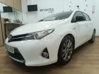 Usado Toyota Auris Hybrid 136 CV (100 kW) 2014 Blanco Berlina