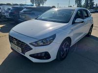 Usado Hyundai i30 120 CV (88 kW) 2022 Blanco Berlina