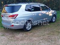 Usado Ssangyong (KGM) Rodius 155 CV (114 kW) 2014 Gris / plata Monovolumen