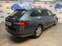 Usado Skoda Superb Ambition 120 CV (88 kW) 2017 Gris / plata Familiar