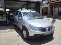 Usado Dacia Sandero Ambiance 75 CV (55 kW) 2013 Gris / plata Berlina