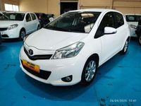 Usado Toyota Yaris Active 99 CV (72 kW) 2014 Blanco Utilitario