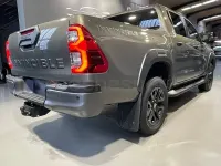 Nuevo Toyota HiLux 220 CV (161 kW) 2026 Marrón Pickup/Camioneta