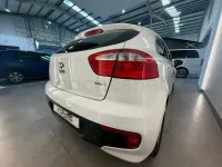 Usado Kia Rio 75 CV (55 kW) 2016 Blanco Utilitario
