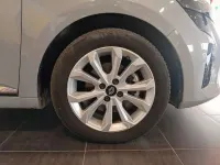 Usado Renault Clio Evolution 101 CV (74 kW) 2025 Gris Utilitario