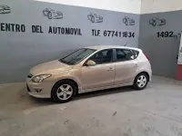 Usado Hyundai i30 Comfort 90 CV (66 kW) 2011 Beige Berlina