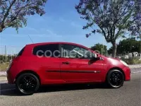 Usado Renault Clio II Expression 85 CV (62 kW) 2006 Rojo Berlina