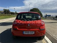 Usado Renault Clio II 85 CV (62 kW) 2006 Rojo Berlina
