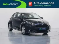 Usado Toyota Yaris Hybrid Active 75 CV (55 kW) 2022 Negro Berlina