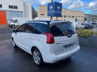Usado Peugeot 5008 Active 120 CV (88 kW) 2013 Blanco Monovolumen