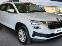 Usado Skoda Karoq Ambition 110 CV (80 kW) 2022 Blanco SUV