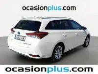 Usado Toyota Auris Hybrid Active 136 CV (100 kW) 2015 Blanco Familiar