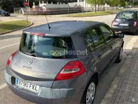 Usado Renault Mégane Dynamique 105 CV (77 kW) 2007 Gris / plata Berlina