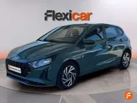 Usado Hyundai i20 101 CV (74 kW) 2024 Verde Utilitario