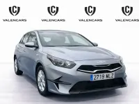 Usado Kia Ceed 120 CV (88 kW) 2024 Gris / plata Utilitario