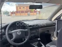 Usado VW Passat Comfortline 110 CV (80 kW) 1998 Gris / plata Familiar