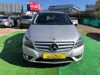 Usado Mercedes B180 122 CV (89 kW) 2013 Gris / plata Utilitario