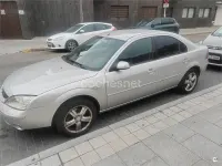 Usado Ford Mondeo Trend 125 CV (91 kW) 2001 Gris / plata Berlina