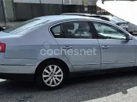 Usado VW Passat Sportline 140 CV (102 kW) 2005 Gris / plata Berlina