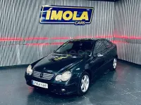 Usado Mercedes C180 143 CV (105 kW) 2003 Azul Berlina